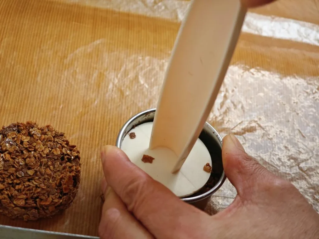 Crispy Chocolate Oat Sandwich Cookies with Cream Cheese Filling
