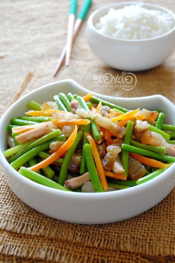 Garlic Scapes Stir-Fry with Egg and Wood Ear Mushrooms
