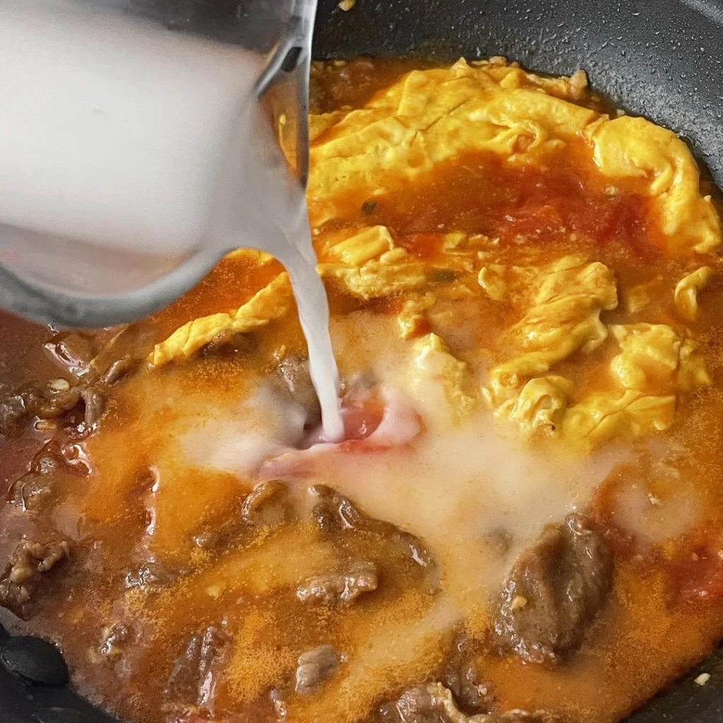 Tangy Tomato Beef with Silky Scrambled Eggs over Rice