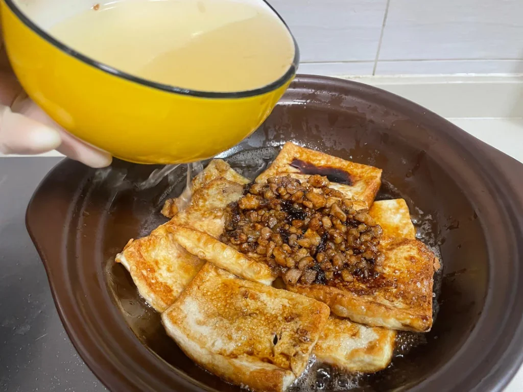 Minced Pork and Tofu Clay Pot