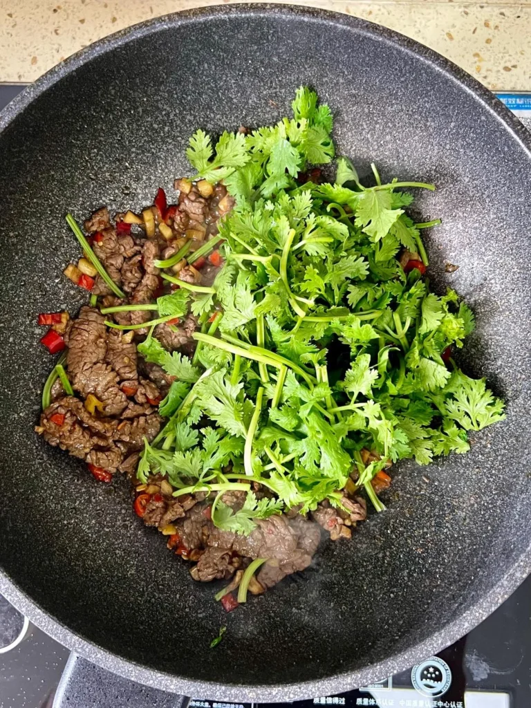 Stir-fried Yellow Beef with Cilantro and Chilies