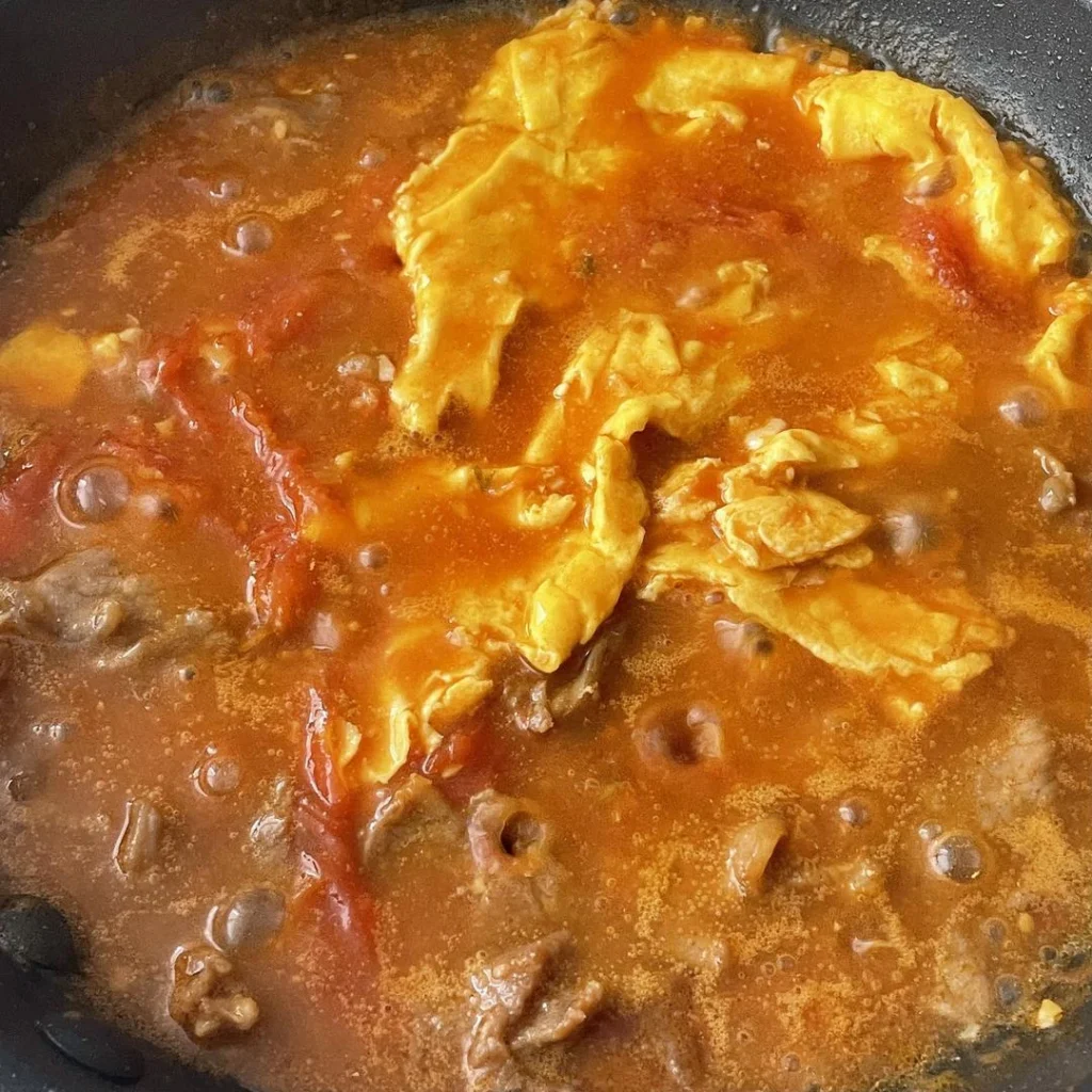 Tangy Tomato Beef with Silky Scrambled Eggs over Rice