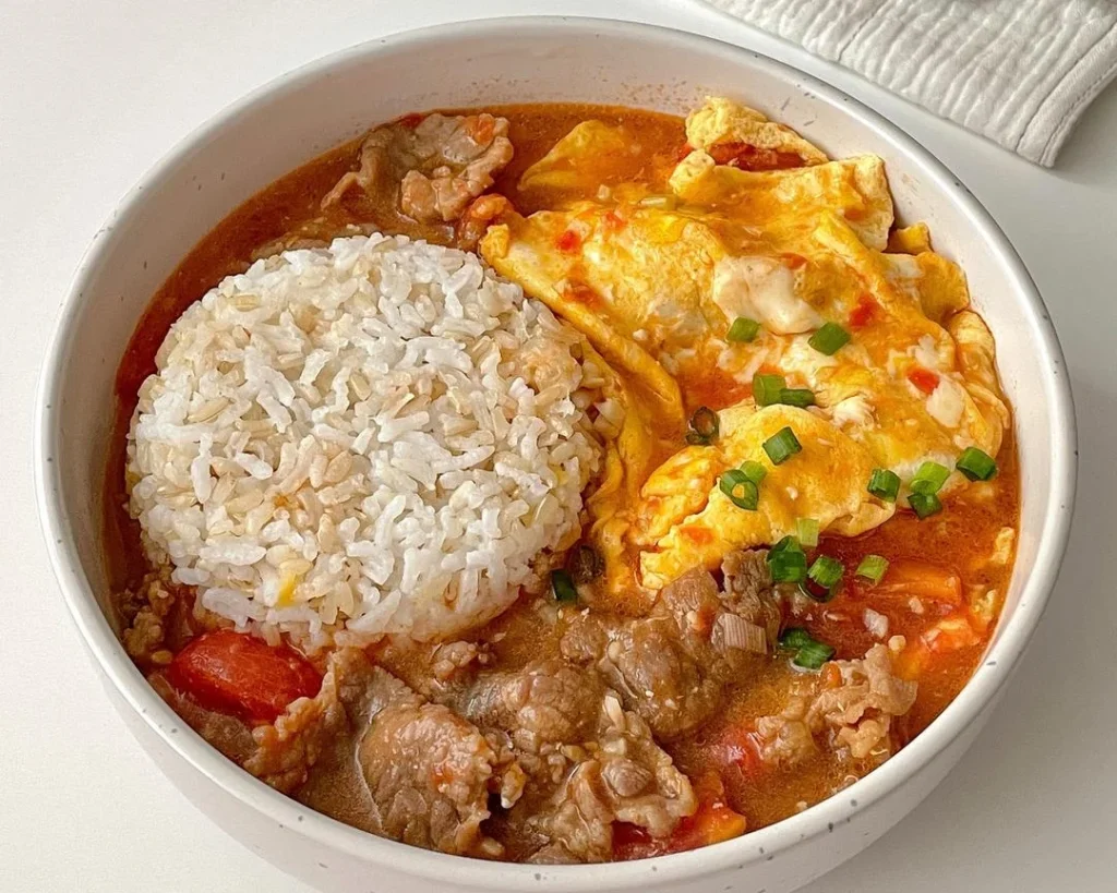 Tangy Tomato Beef with Silky Scrambled Eggs over Rice
