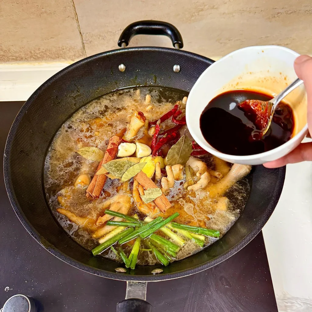 Spicy Braised Chicken Feet with Rice Cakes