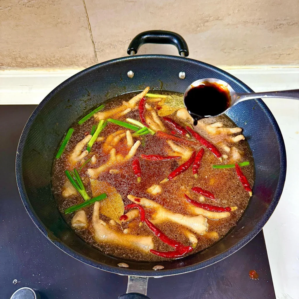 Spicy Braised Chicken Feet with Rice Cakes