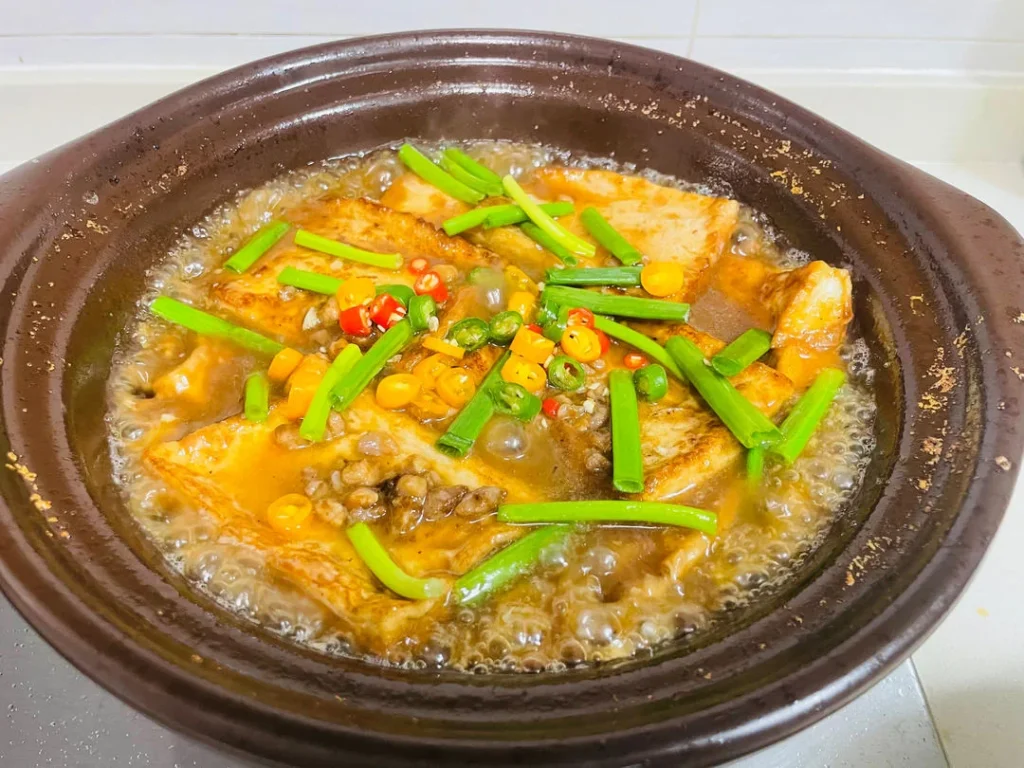 Minced Pork and Tofu Clay Pot