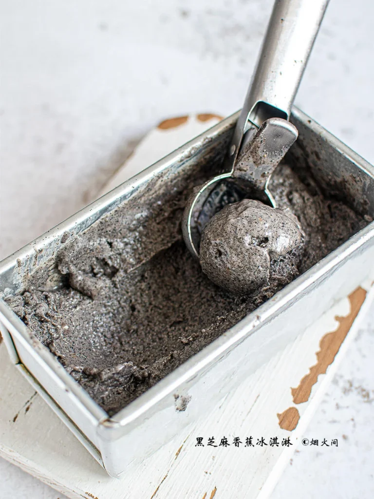 Low-Sugar, Low-Oil Banana Nut Pound Cake