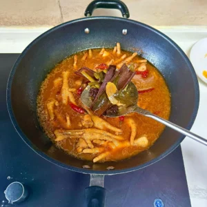 Spicy Braised Chicken Feet with Rice Cakes