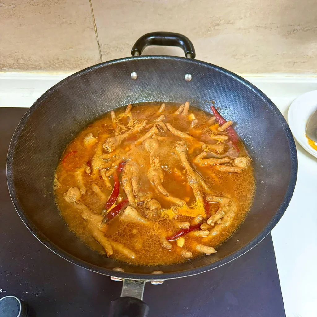 Spicy Braised Chicken Feet with Rice Cakes