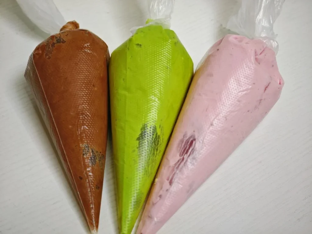 Crispy Chocolate Oat Sandwich Cookies with Cream Cheese Filling