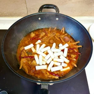 Spicy Braised Chicken Feet with Rice Cakes