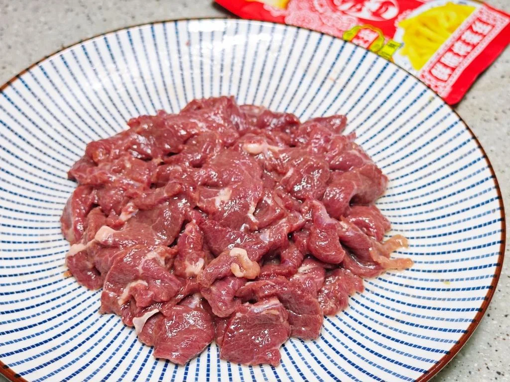 Steamed Beef with Pickled Mustard Tuber