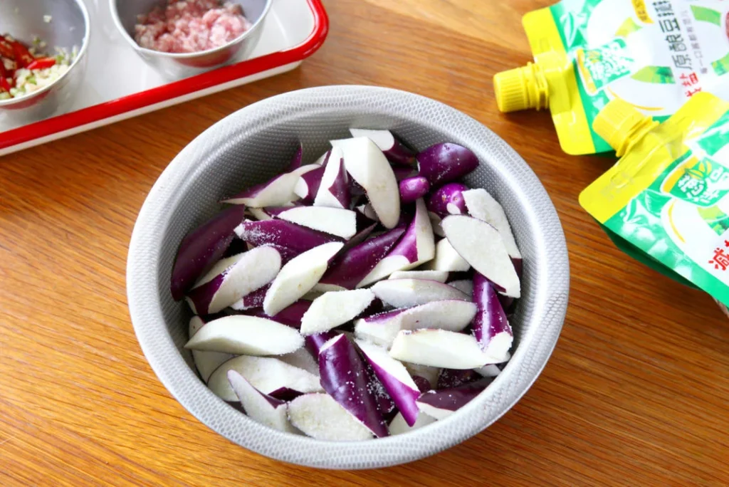 Sauce-Flavored Eggplant with Minced Pork