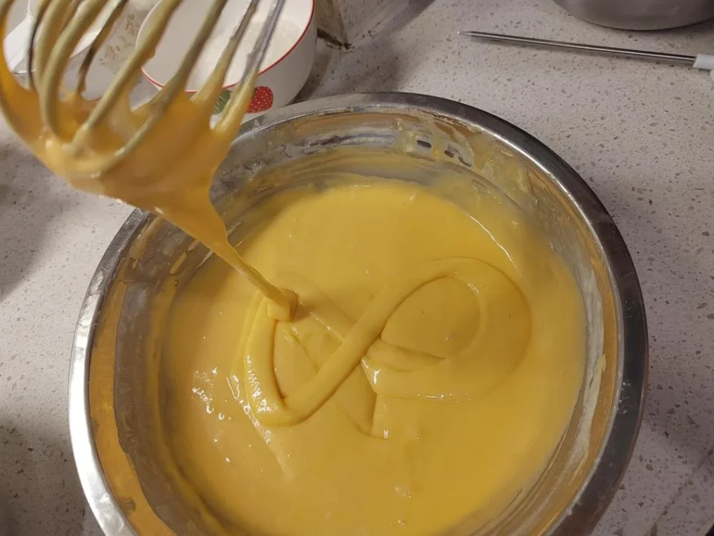 Old-Fashioned Sponge Cake with Thousand-Leaf Pattern (Hot-Oil Method)