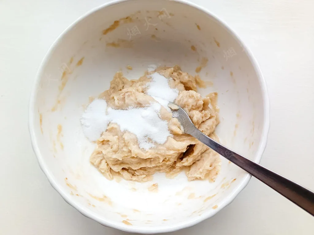 Low-Sugar, Low-Oil Banana Nut Pound Cake