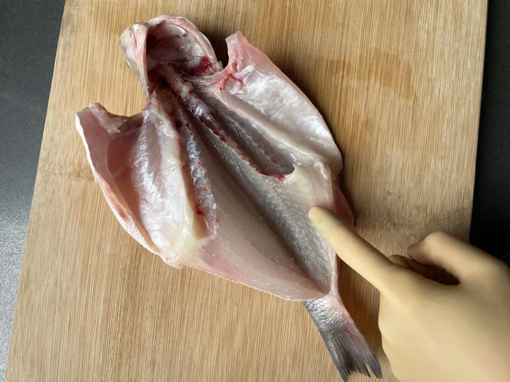 10-Minute Steamed Sea Bass (with Fish Cutting Guide)