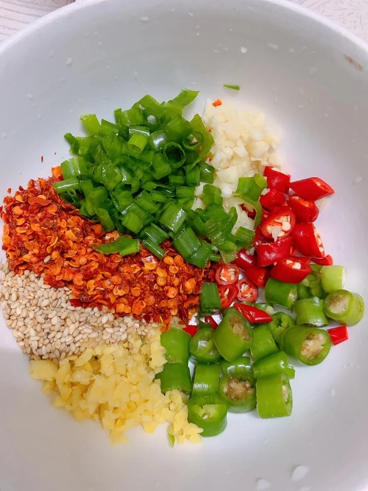 Sichuan-Style Poached Pork Tenderloin with Chili Oil Sauce