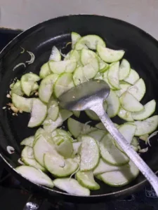 Stir-fried Loofah with Dried Whitebait