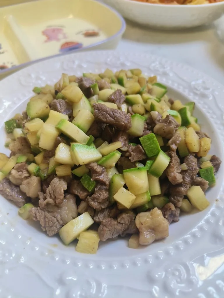 Healthy Low-Fat Zucchini and Beef Cubes