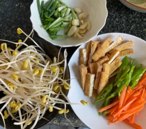 Stir-fried Soybean Sprouts with Fried Tofu Strips