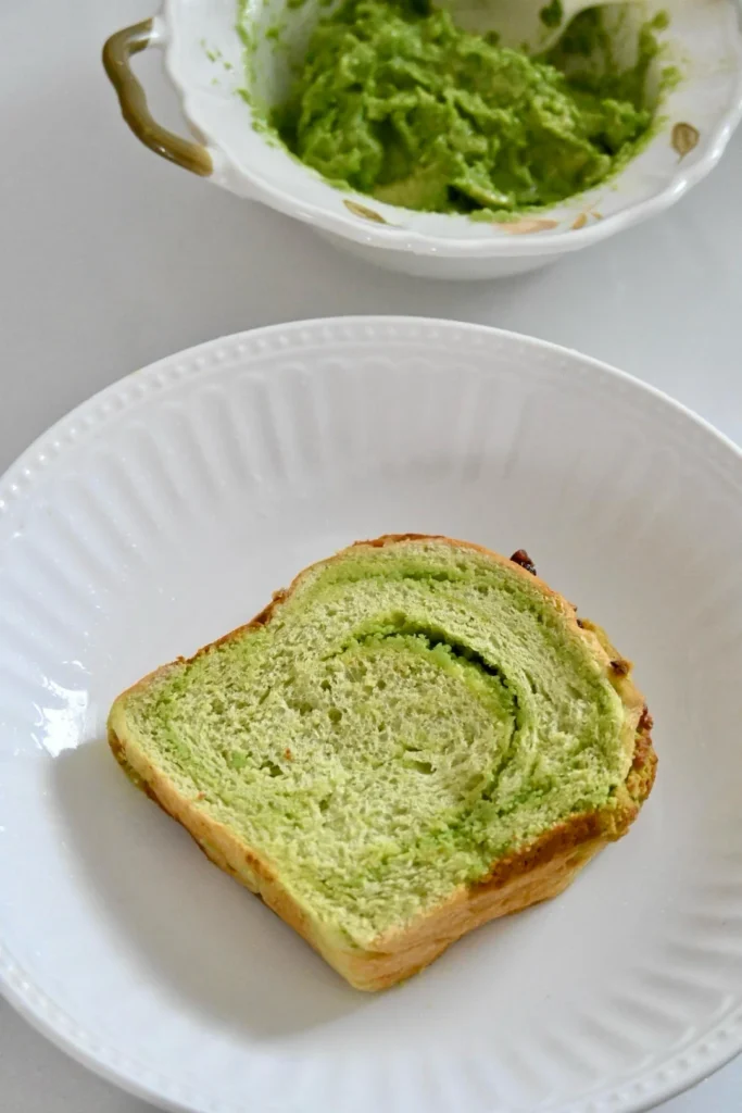 No-Cook Monday Breakfast: Avocado Toast with Blueberries