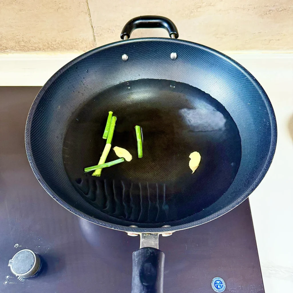 Spicy Braised Chicken Feet with Rice Cakes