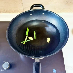 Spicy Braised Chicken Feet with Rice Cakes