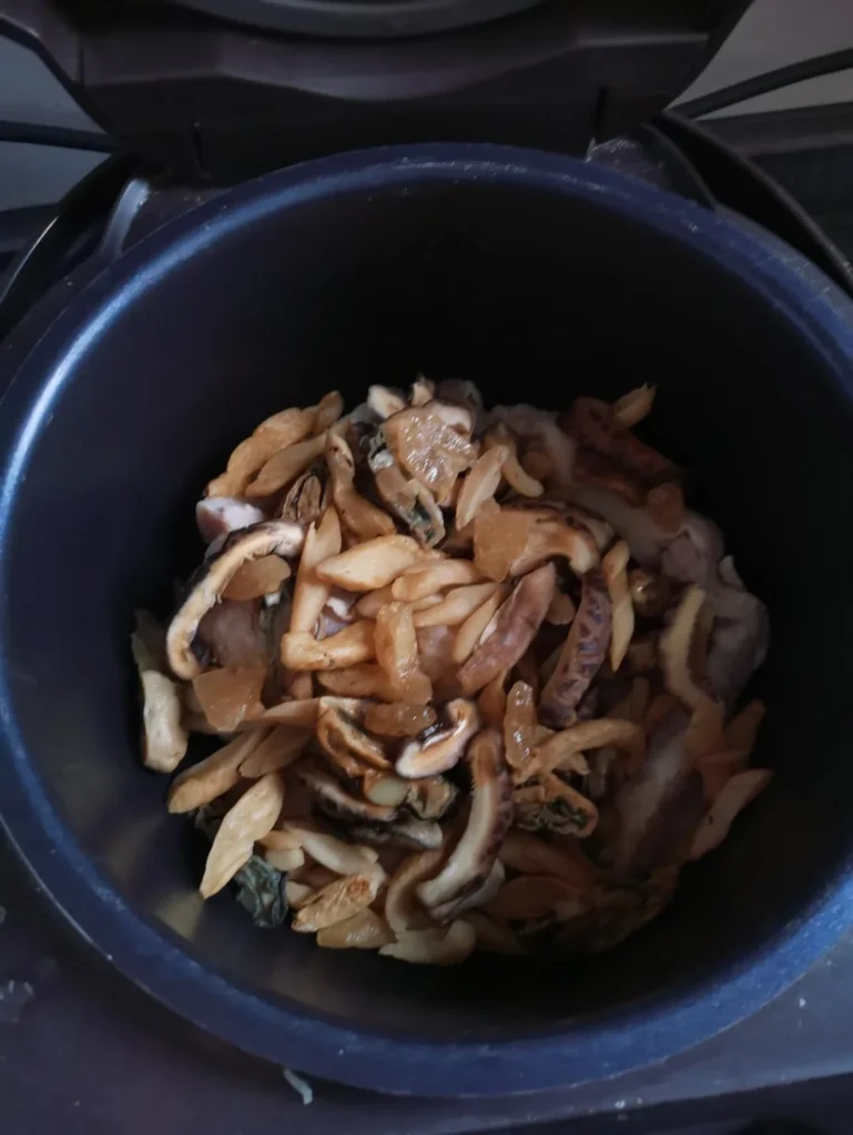 Rice Cooker Pork with Dried Oysters and Shiitake Mushrooms