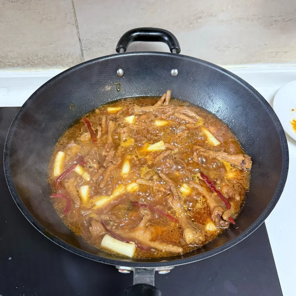 Spicy Braised Chicken Feet with Rice Cakes