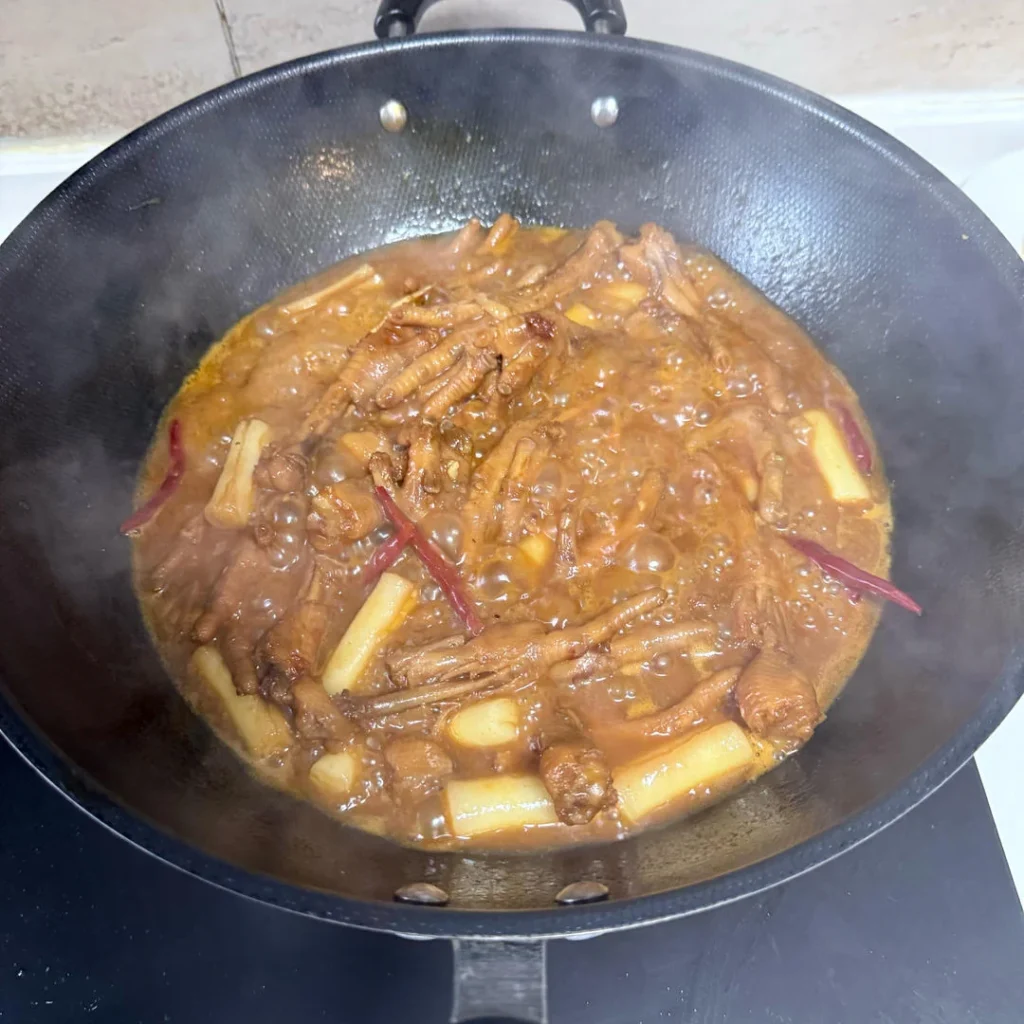 Spicy Braised Chicken Feet with Rice Cakes