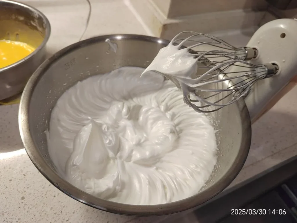 Old-Fashioned Sponge Cake with Thousand-Leaf Pattern (Hot-Oil Method)