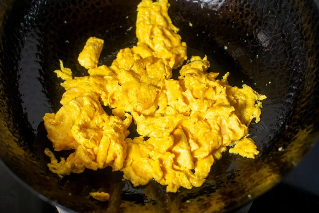 Garlic Scapes Stir-Fry with Egg and Wood Ear Mushrooms