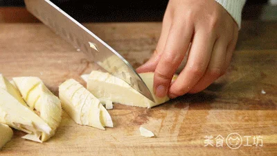 Yan Du Xian (Braised Bamboo Shoots with Cured and Fresh Pork)