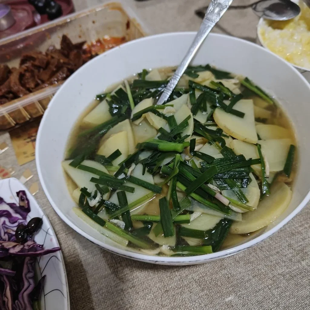 Savory Potato and Chive Soup with Fish-Broth Flavor
