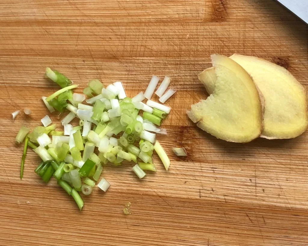 Ants Climbing a Tree (Glass Noodles with Minced Pork)