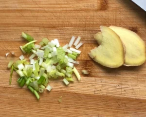 Ants Climbing a Tree (Glass Noodles with Minced Pork)