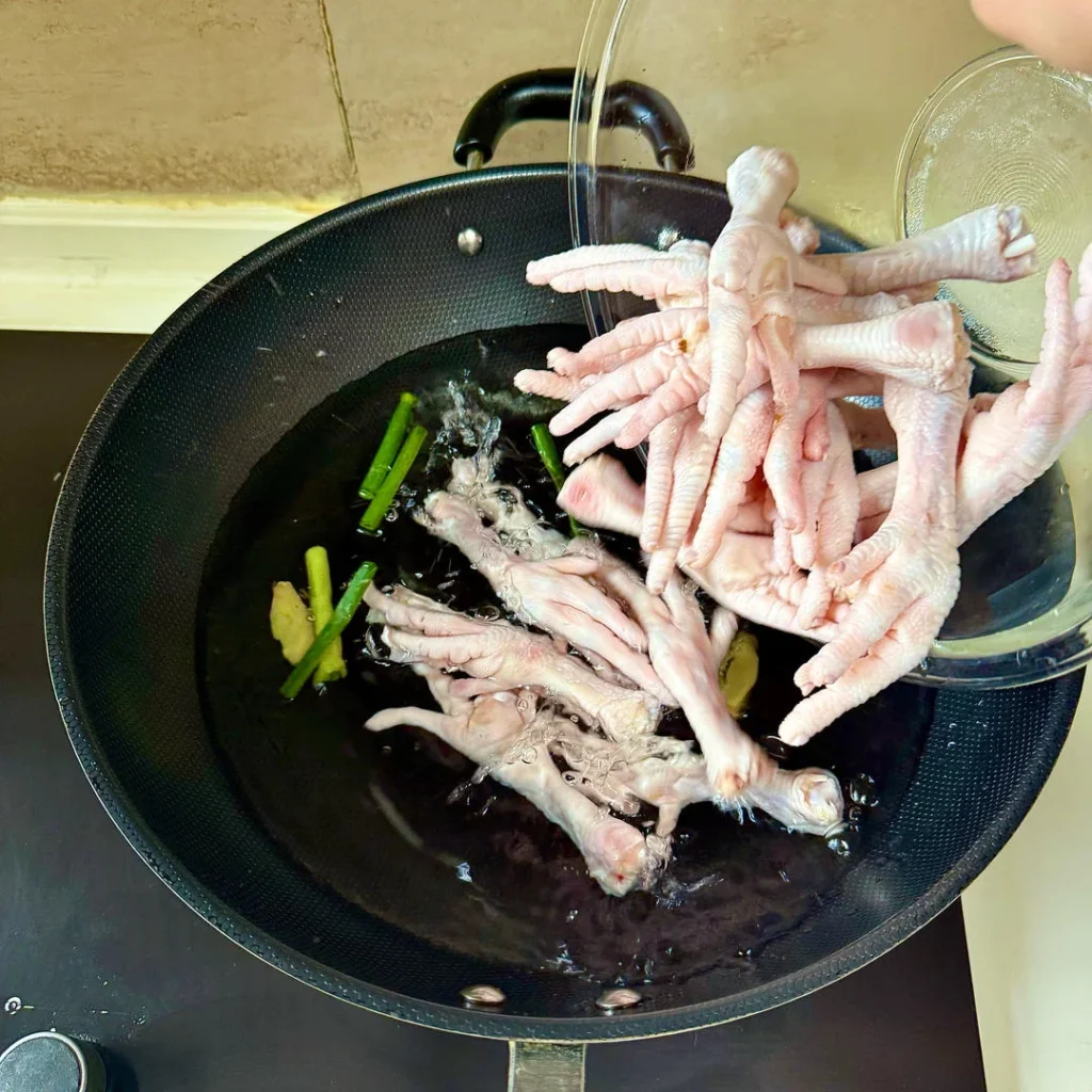 Spicy Braised Chicken Feet with Rice Cakes