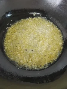 Super Easy & Delicious Fish Fillets with Garlic Sauce