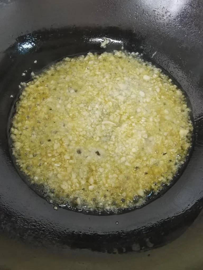 Super Easy & Delicious Fish Fillets with Garlic Sauce