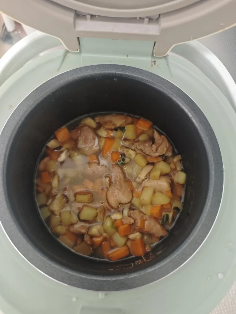 Chicken and Vegetable Claypot Rice