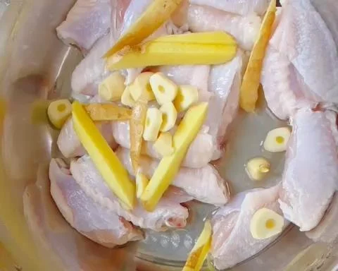 Dry Pot Chicken Wings and Shrimp