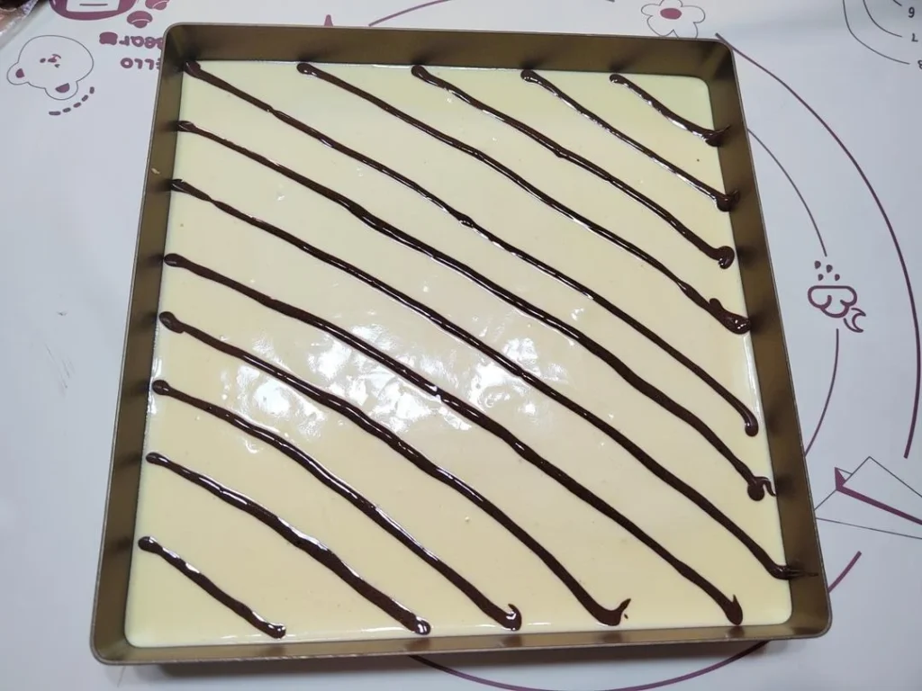 Old-Fashioned Sponge Cake with Thousand-Leaf Pattern (Hot-Oil Method)