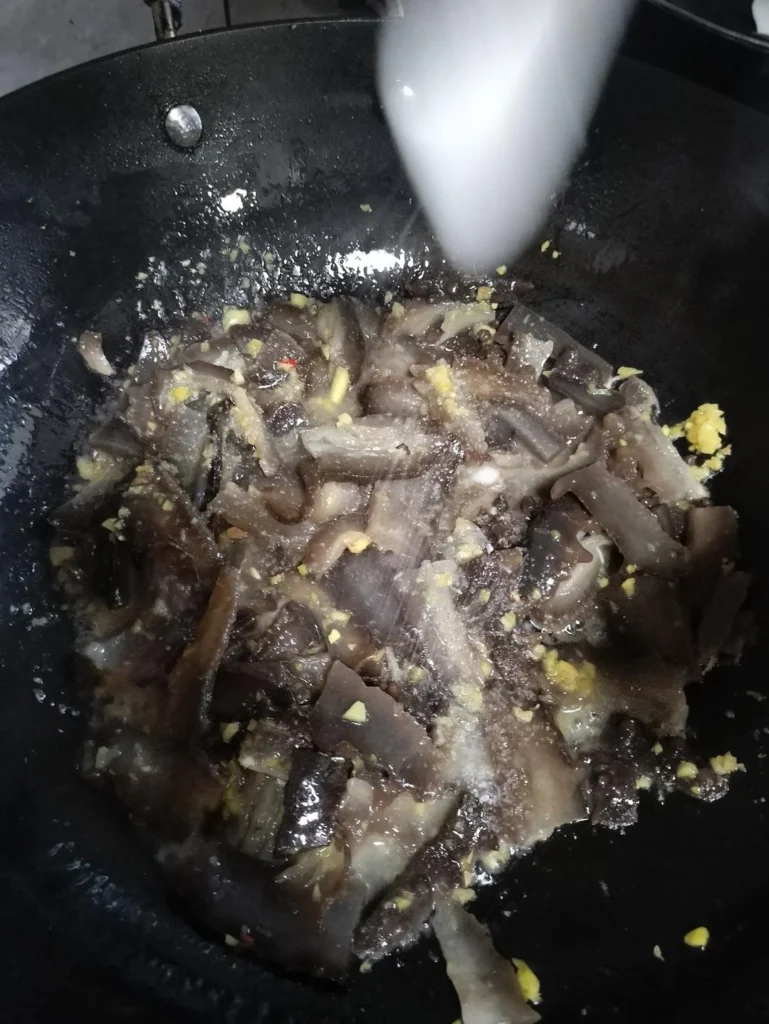 Sea Cucumber Stir-Fried with Pickled Radish