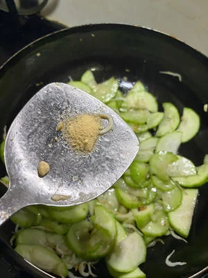 Stir-fried Loofah with Dried Whitebait