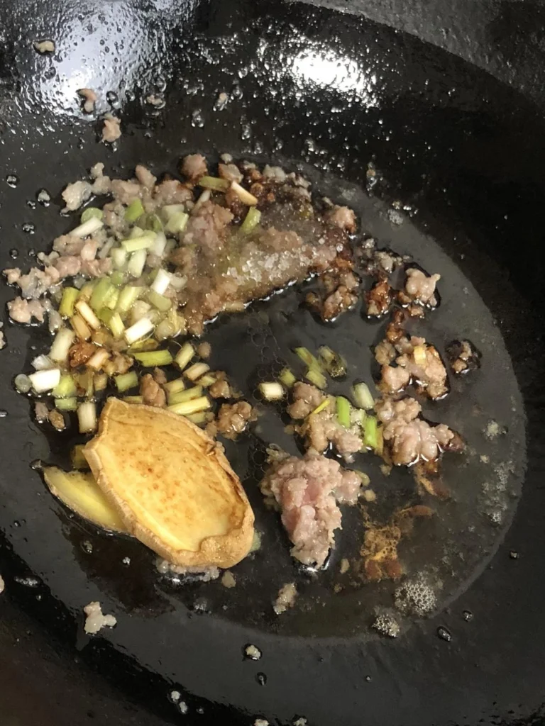 Ants Climbing a Tree (Glass Noodles with Minced Pork)