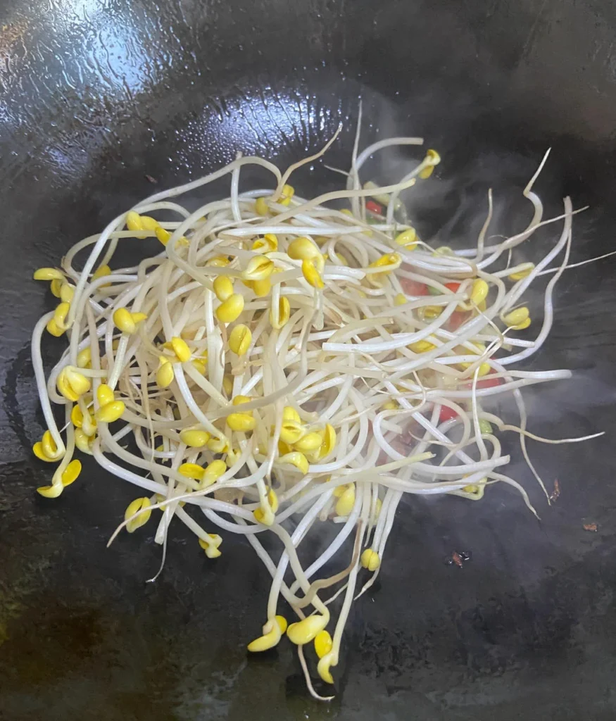 Stir-fried Soybean Sprouts with Fried Tofu Strips