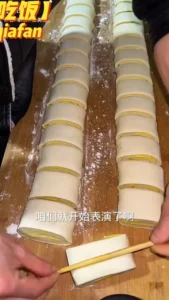 Minced Pork Flower Rolls