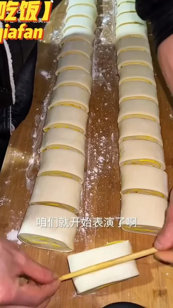 Minced Pork Flower Rolls