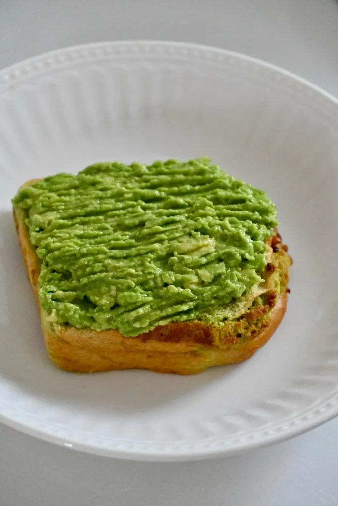 No-Cook Monday Breakfast: Avocado Toast with Blueberries