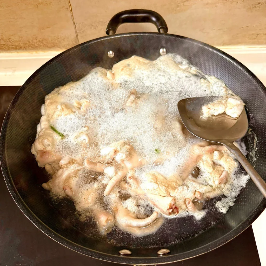 Spicy Braised Chicken Feet with Rice Cakes
